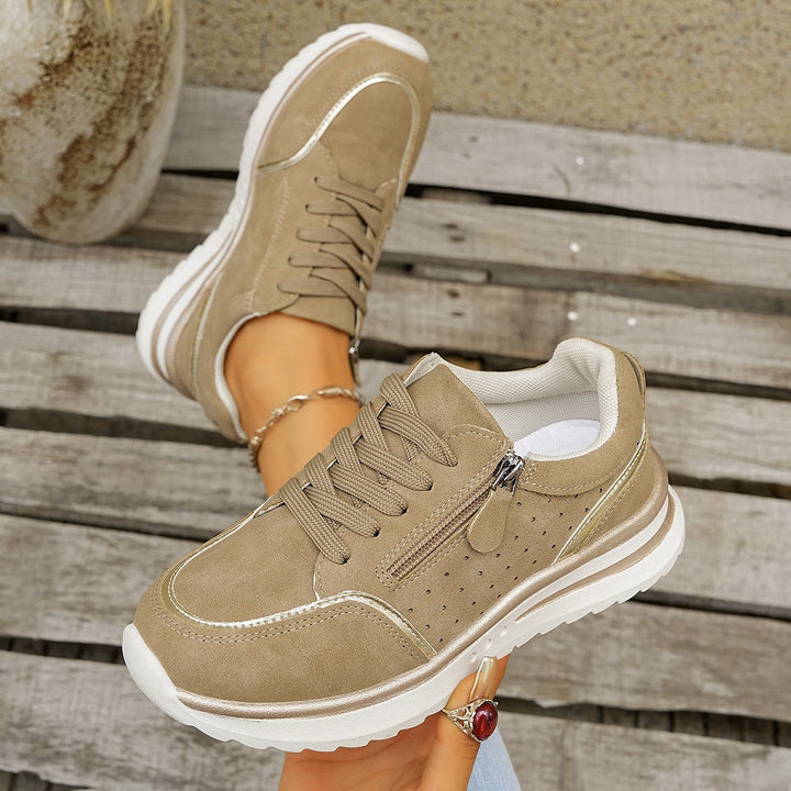 Sneakersy